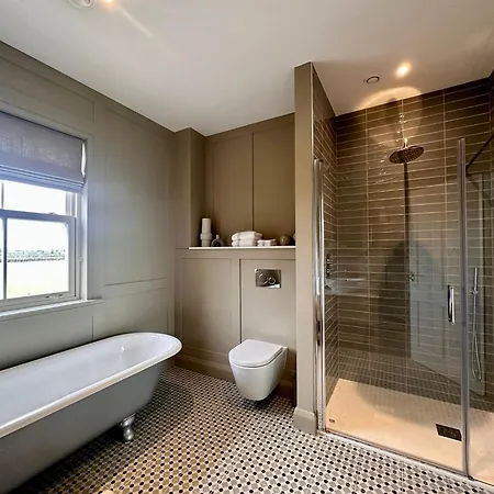 Castan House - 30 Minutes To Dublin Airport Holiday home *
